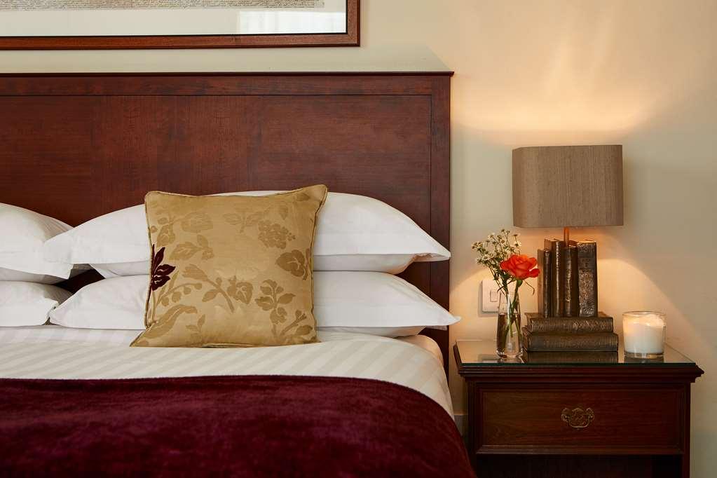 Macdonald Alveston Manor Hotel & Spa Stratford-upon-Avon Room photo