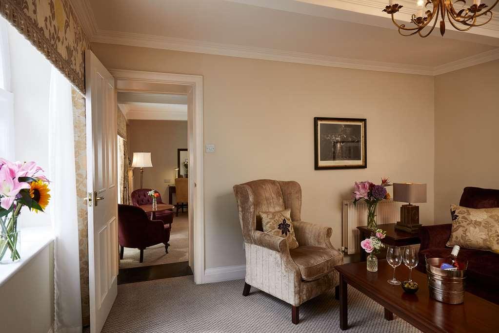 Macdonald Alveston Manor Hotel & Spa Stratford-upon-Avon Room photo